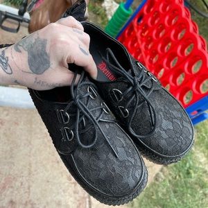 DEMONIA lace creepers w/ bows